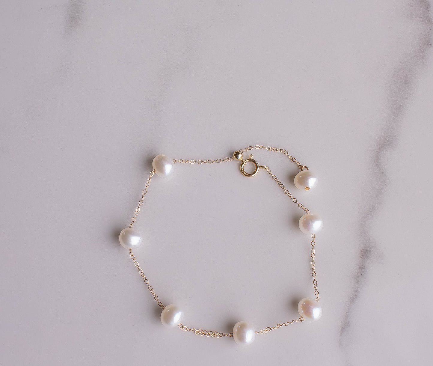 Scattered Pearl Bracelet