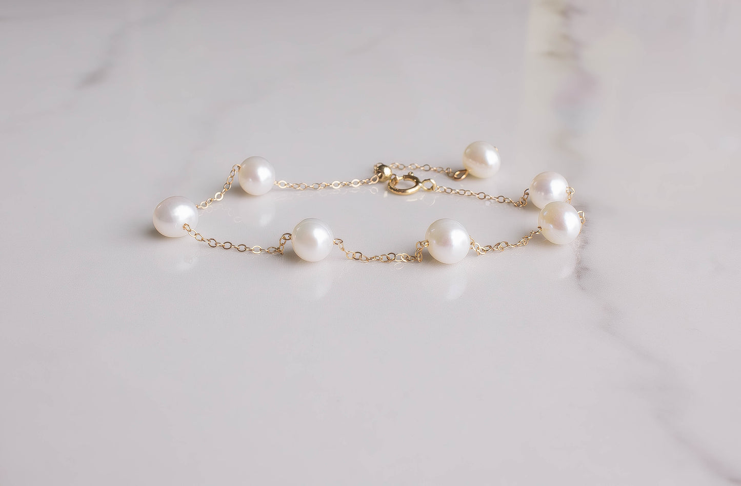Scattered Pearl Bracelet